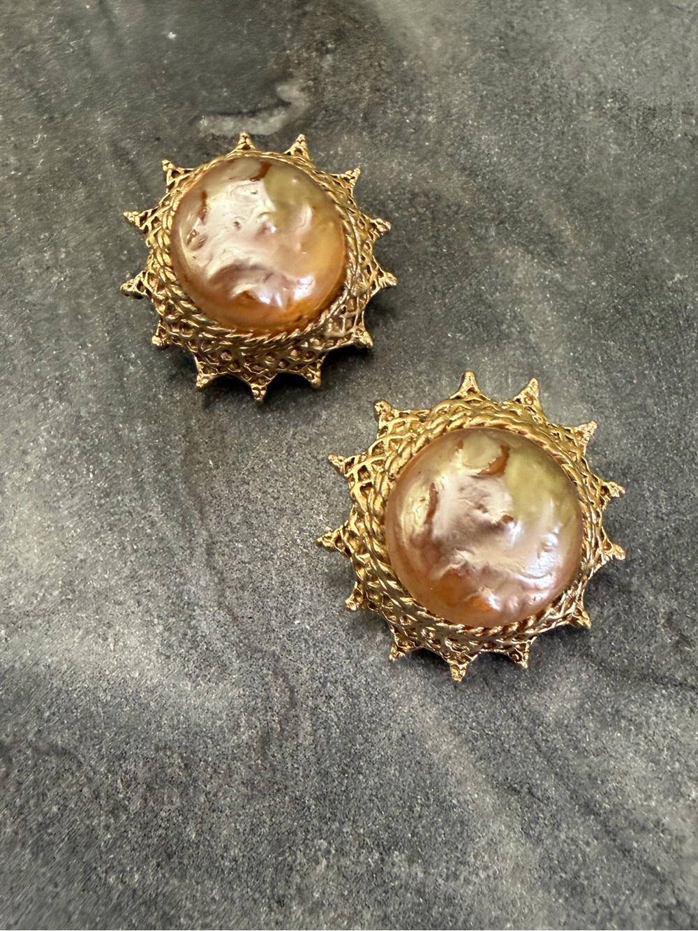 Vintage Hattie Carnegie Golden Champagne Sun Pearl Statement Clip On Earrings - Picture 3 of 11